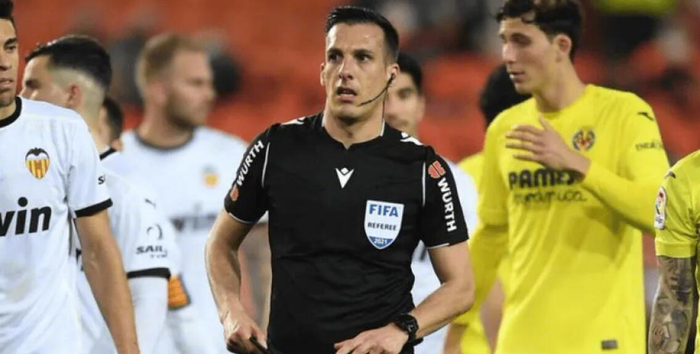 开云下载-前裁判评马竞巴萨争议判罚,VAR介入引质疑|红牌|巴塞罗那|赫拉德-马丁|路易斯洛佩斯-费尔南德斯|哈维尔·费尔南德斯_新浪体育_新浪新闻